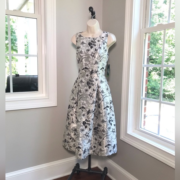 Tahari Silver Floral A-Line Dress - Women’s 2 NEW! - Picture 4 of 10